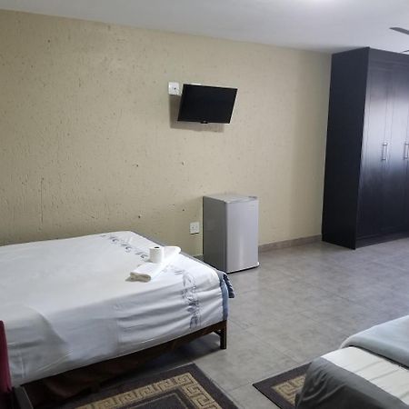 Chisam Guest Lodge Pty Ltd Johannesburg Buitenkant foto