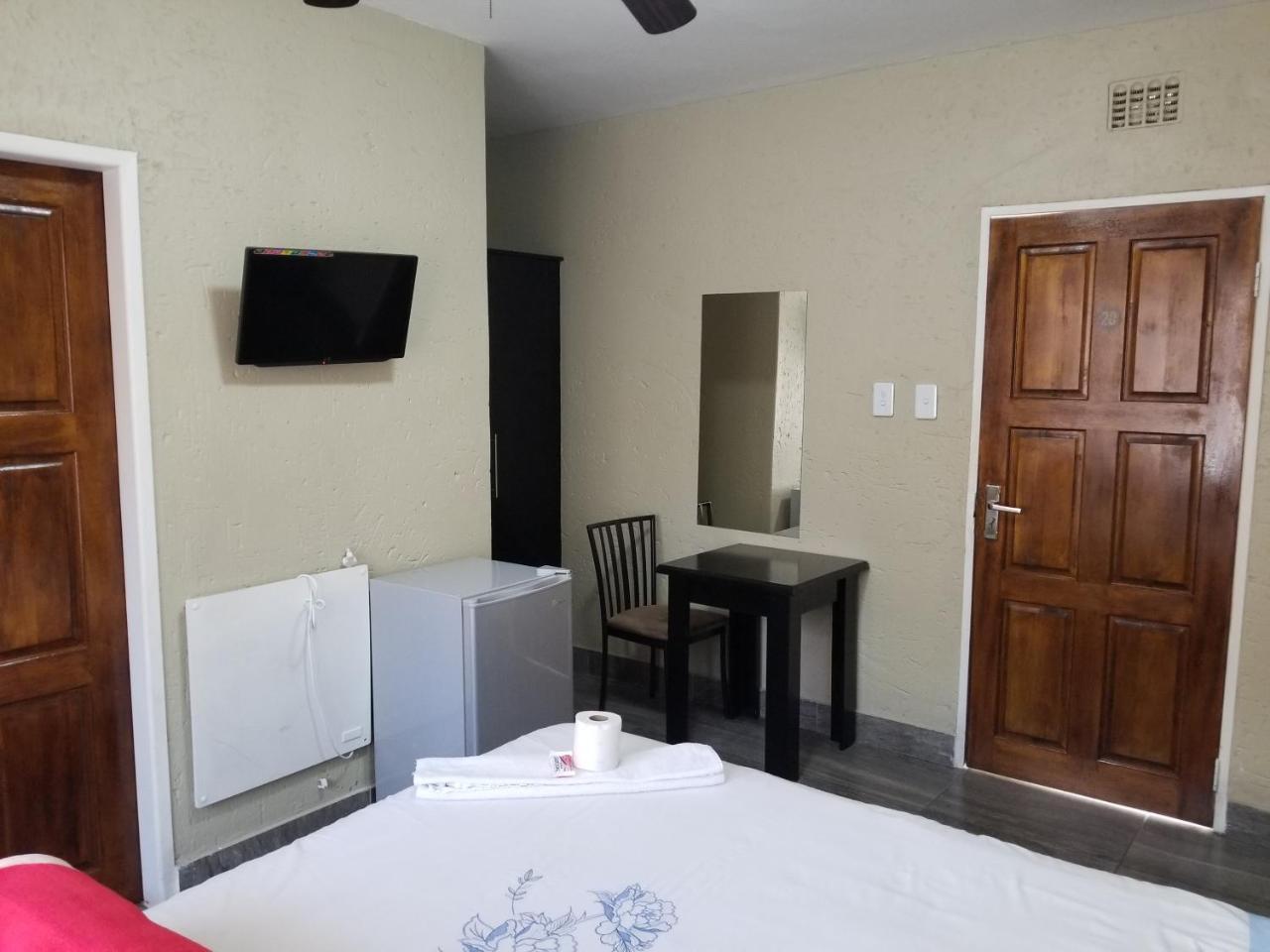 Chisam Guest Lodge Pty Ltd Johannesburg Buitenkant foto